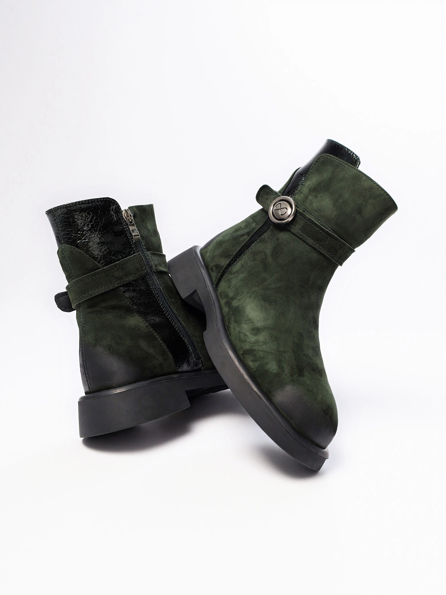 Ботинки комбинированные зеленого цвета с декоративной пряжкой